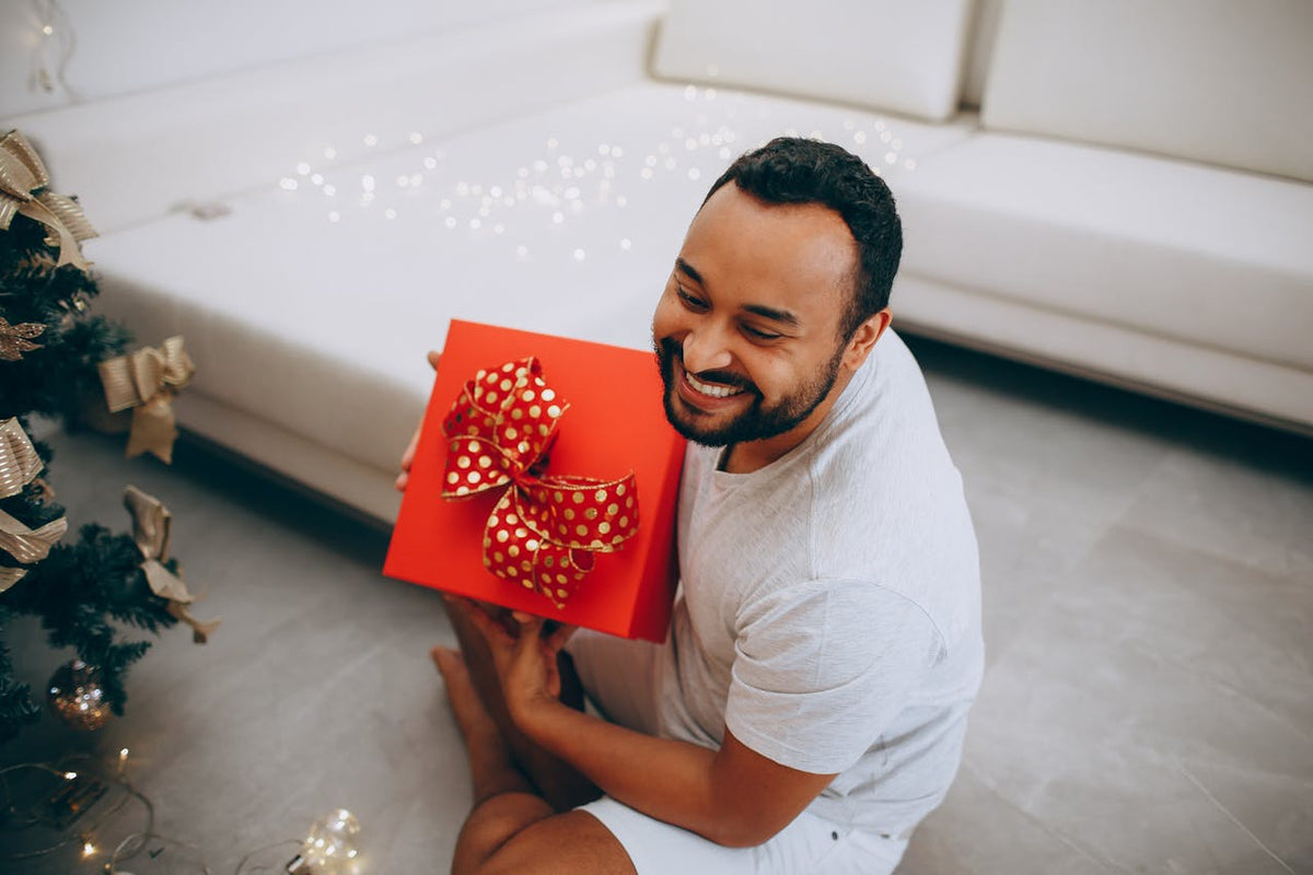 Best Christmas Gift for Men in 2025 - rnmac.com